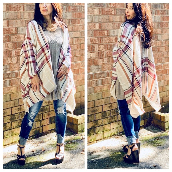 ✨LAST 1✨Beige plaid oversized gorgeous poncho cape - Picture 2 of 8